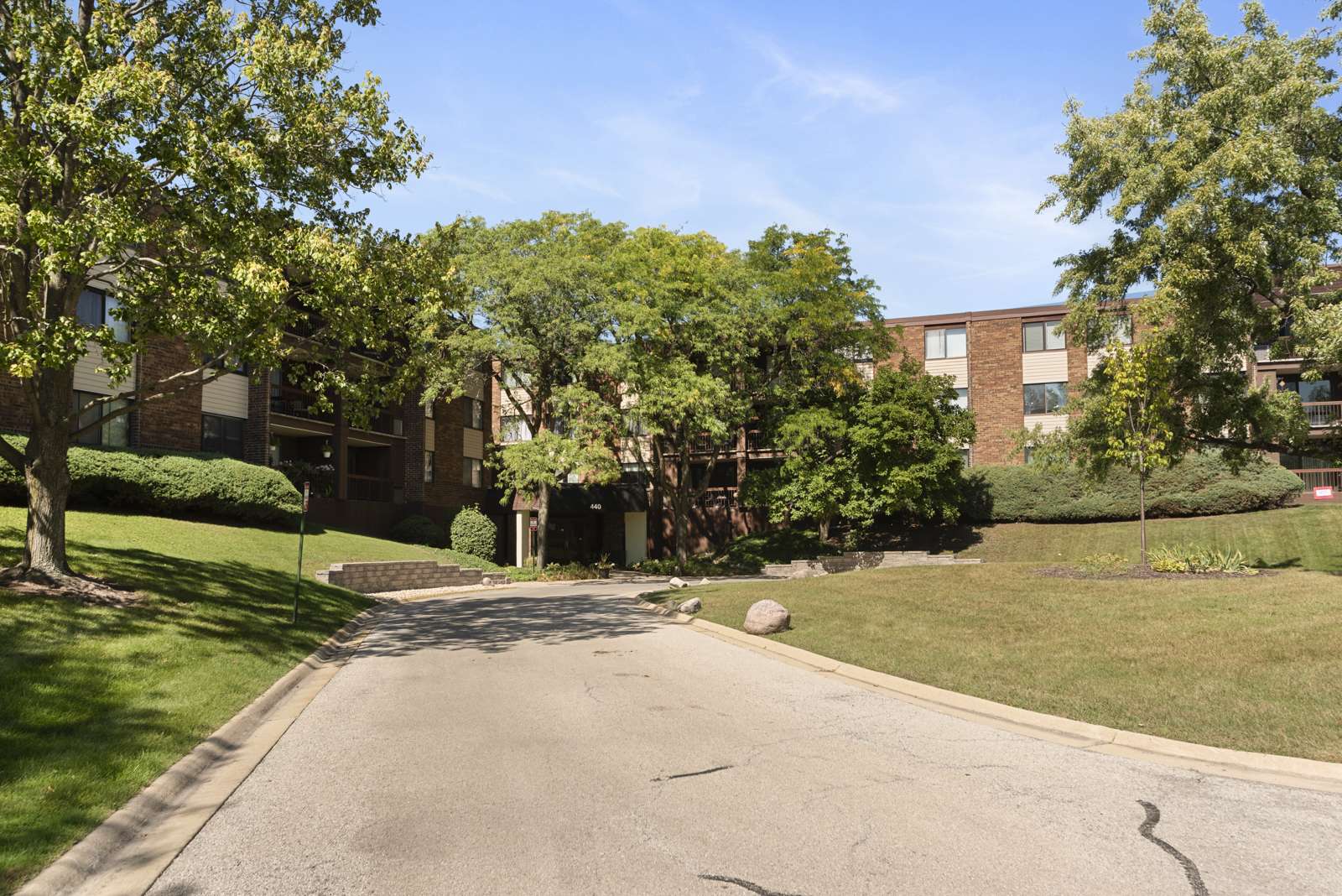 Glen Ellyn, IL 60137,440 Raintree CT #1D