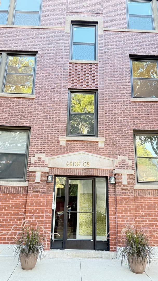 Chicago, IL 60625,4608 N SEELEY AVE #2