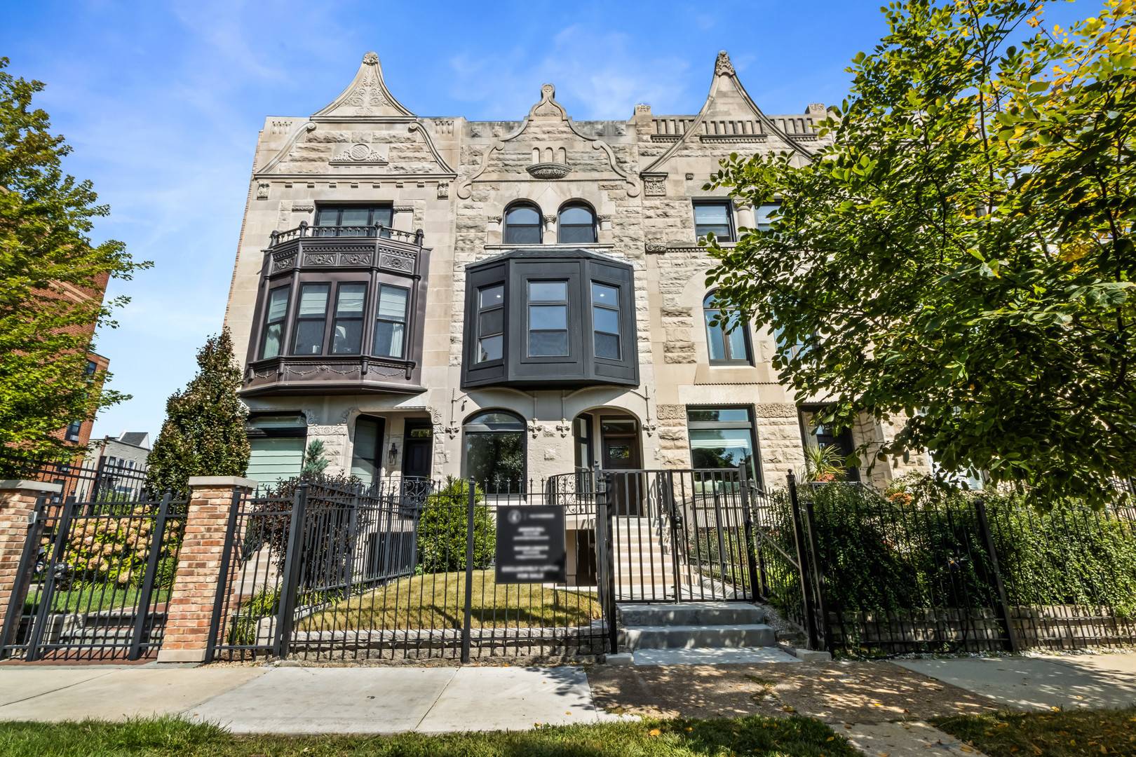 Chicago, IL 60653,922 E 42nd PL