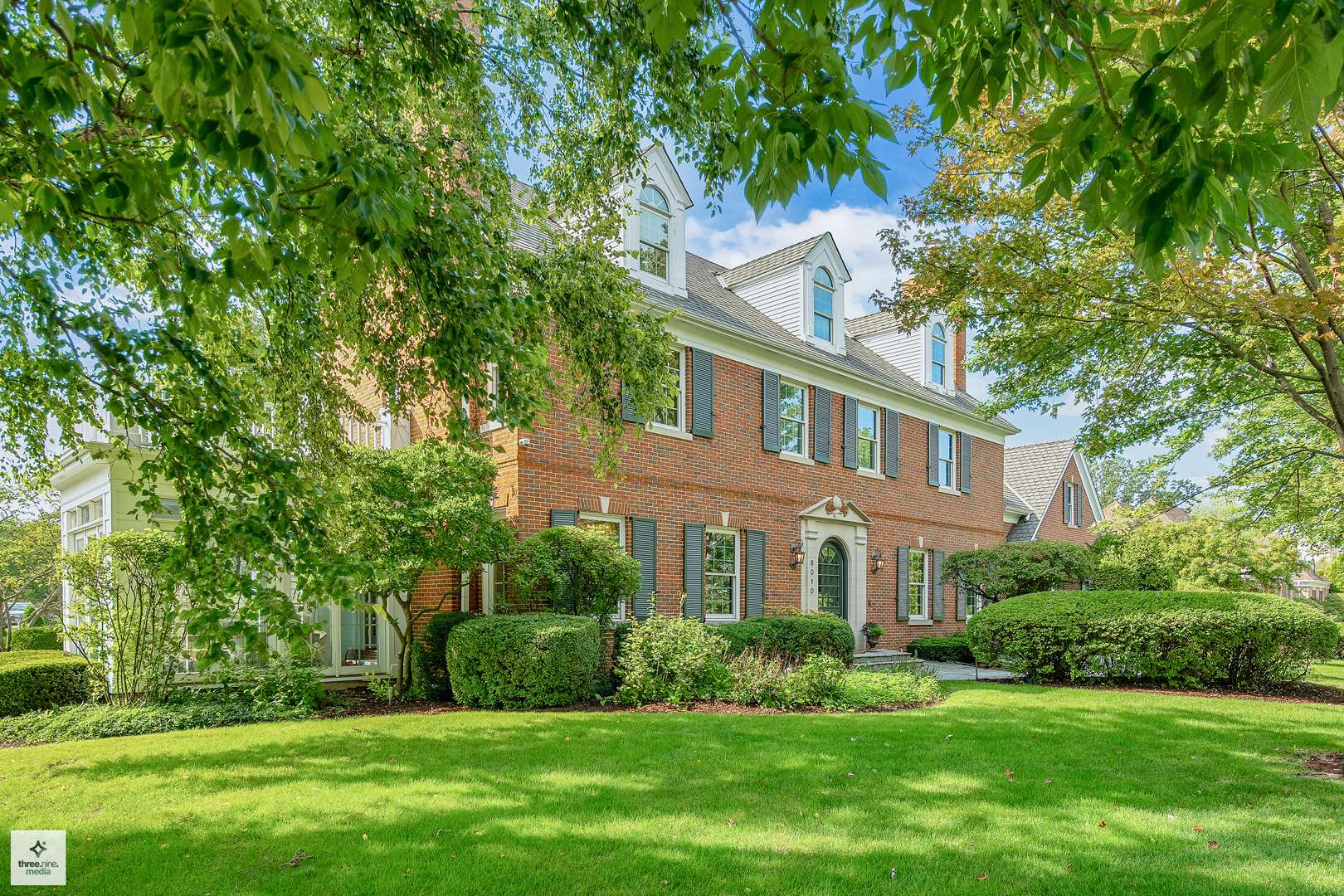 Burr Ridge, IL 60527,8010 Greenbriar CT