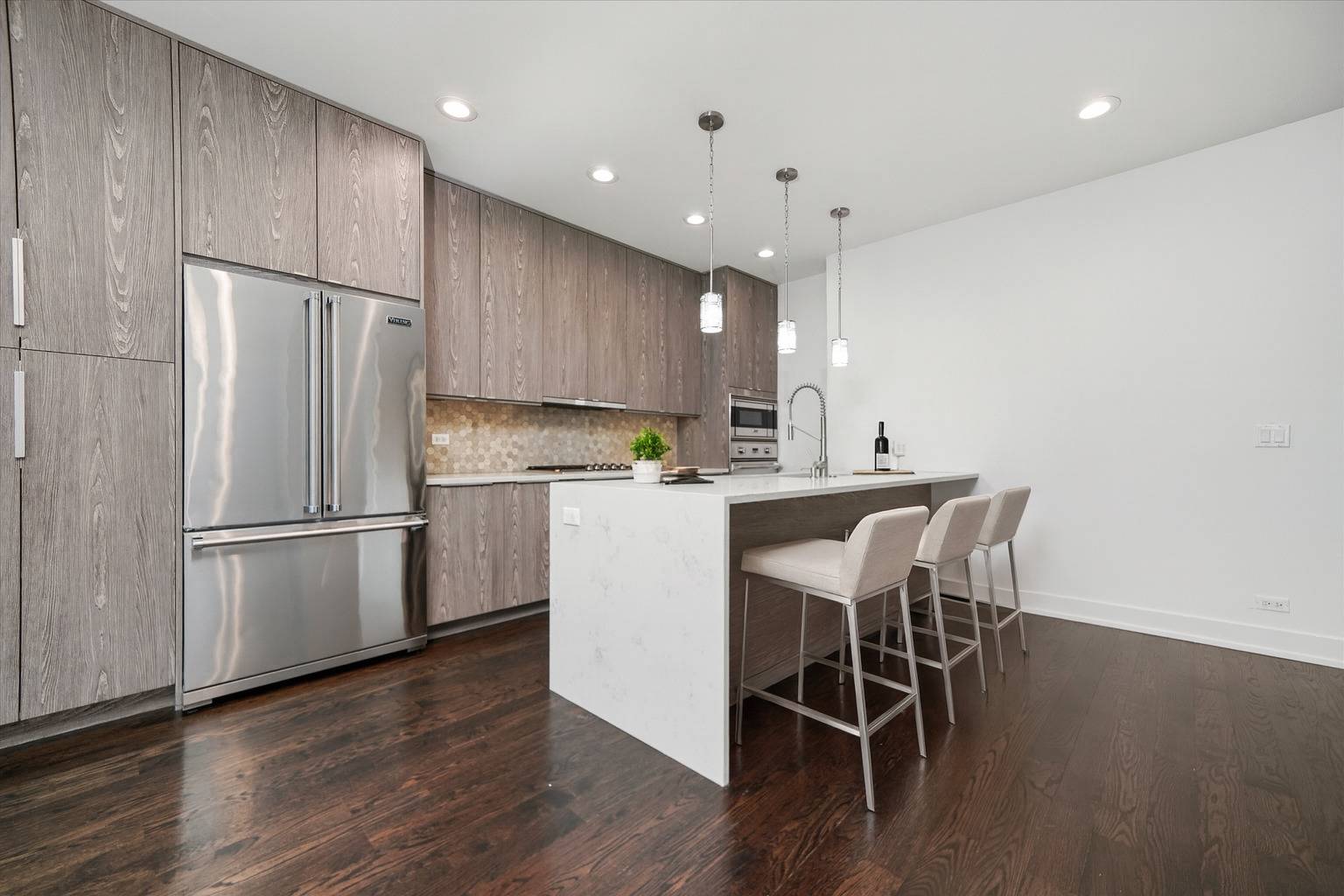 Chicago, IL 60607,236 S Racine AVE #302