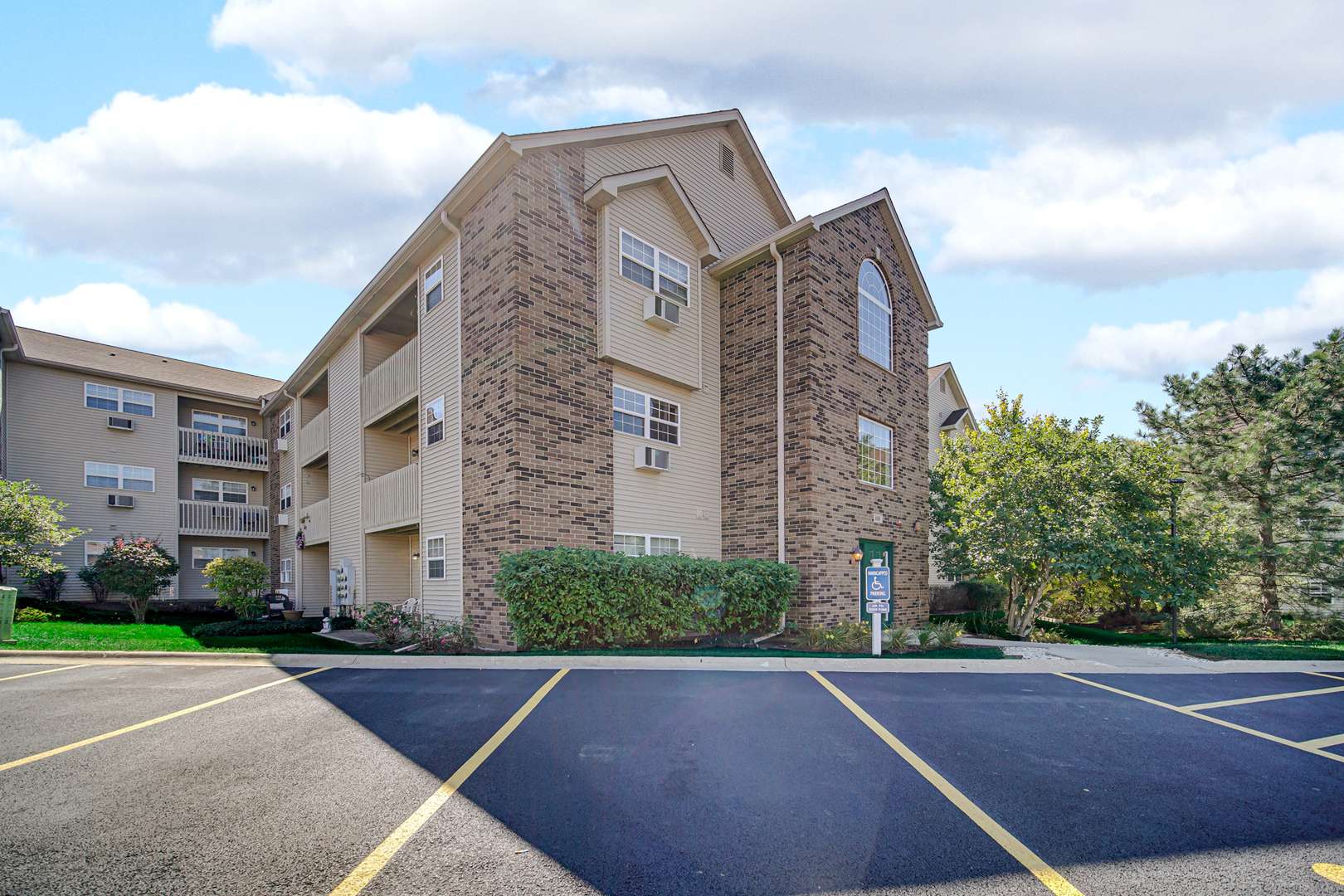 Richmond, IL 60071,330 cunat BLVD #3c