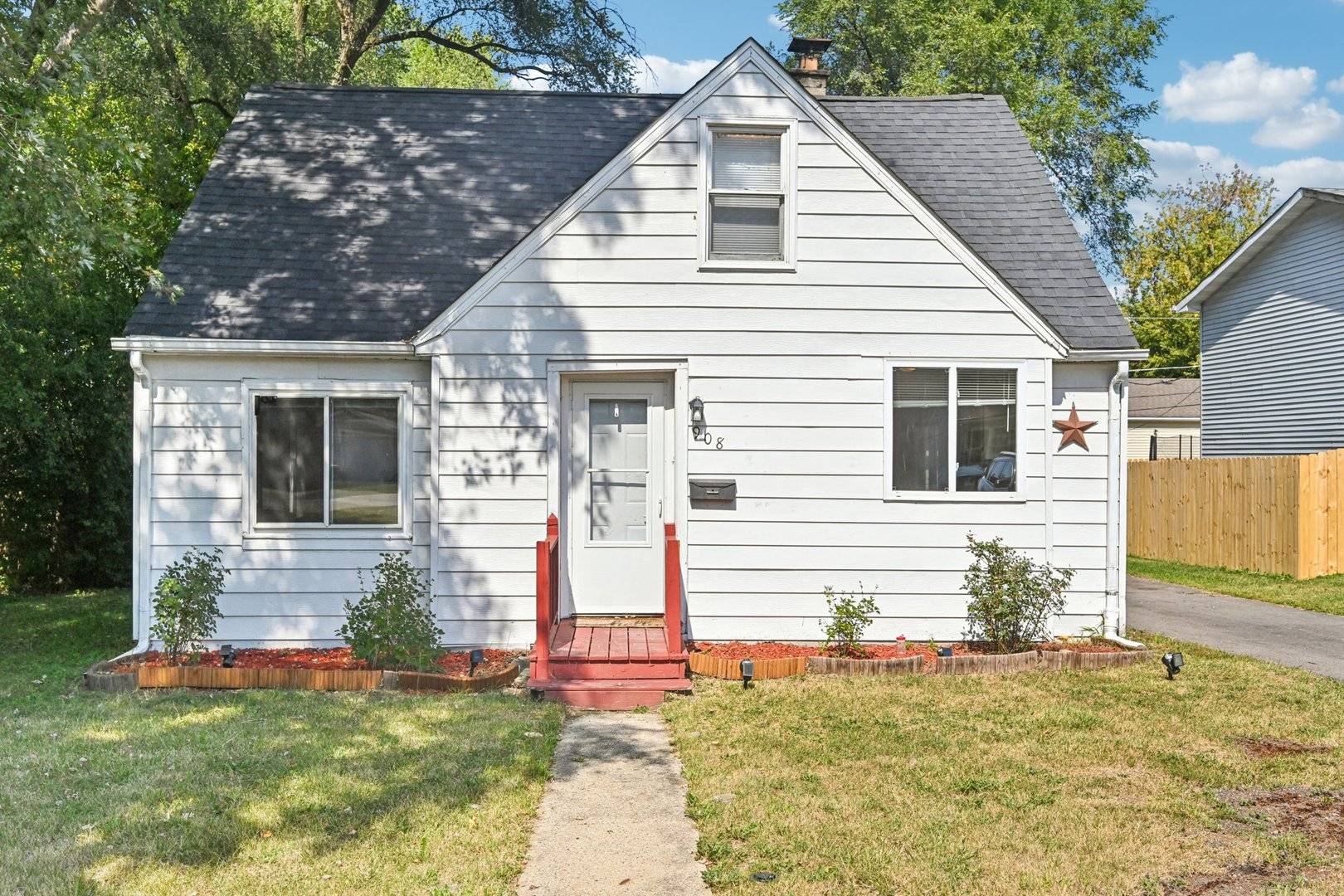 Round Lake Heights, IL 60073,908 Flintwood CT