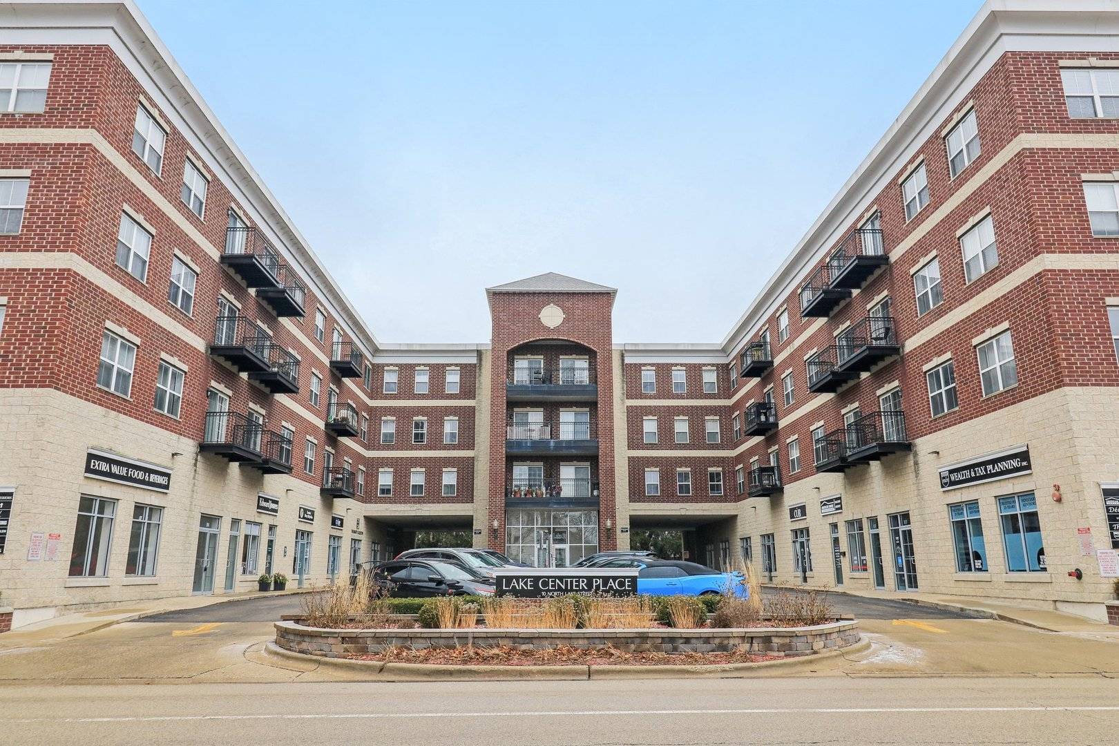 Grayslake, IL 60030,10 N Lake ST #307