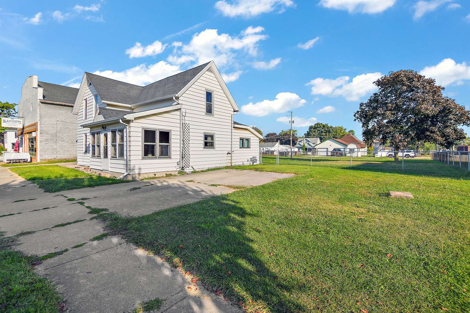 St. Anne, IL 60964,225 W Station ST