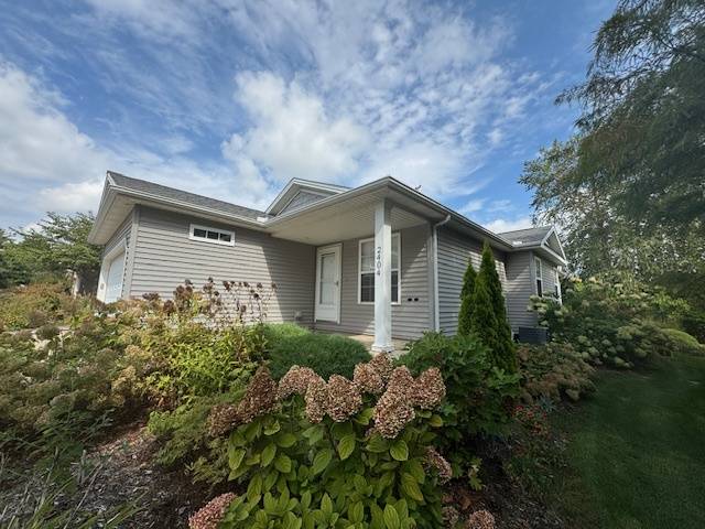 Bloomington, IL 61704,2404 Treeline DR