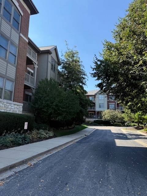 Bartlett, IL 60103,275 E Railroad AVE #301