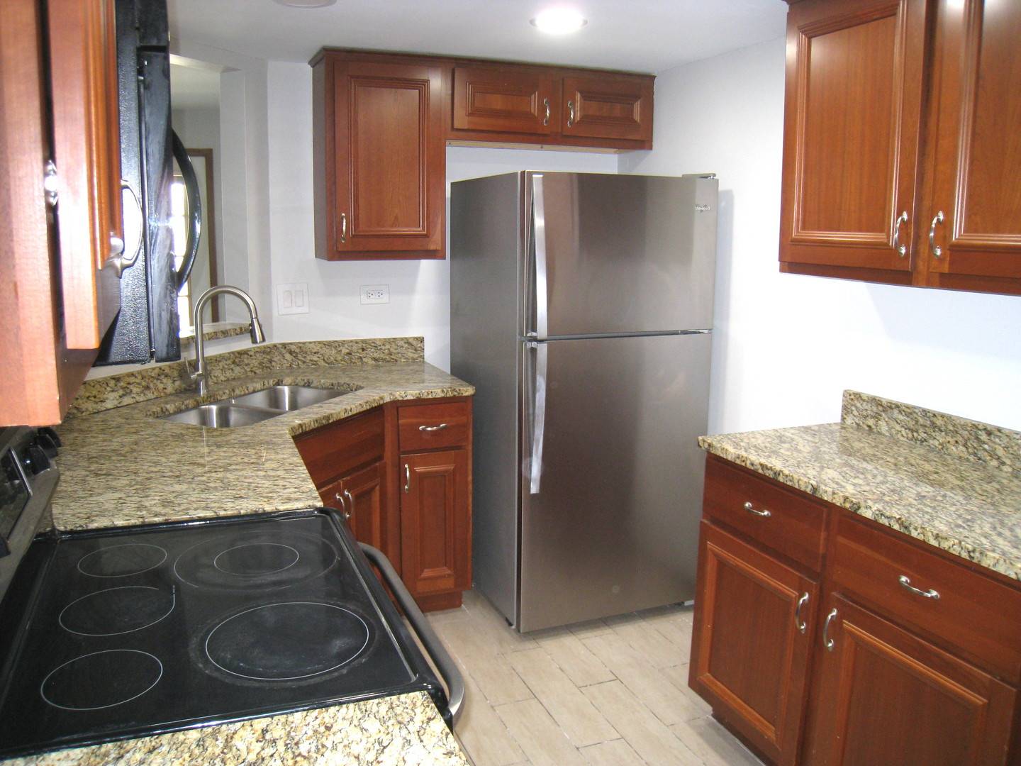 Des Plaines, IL 60016,1235 Harding AVE #302