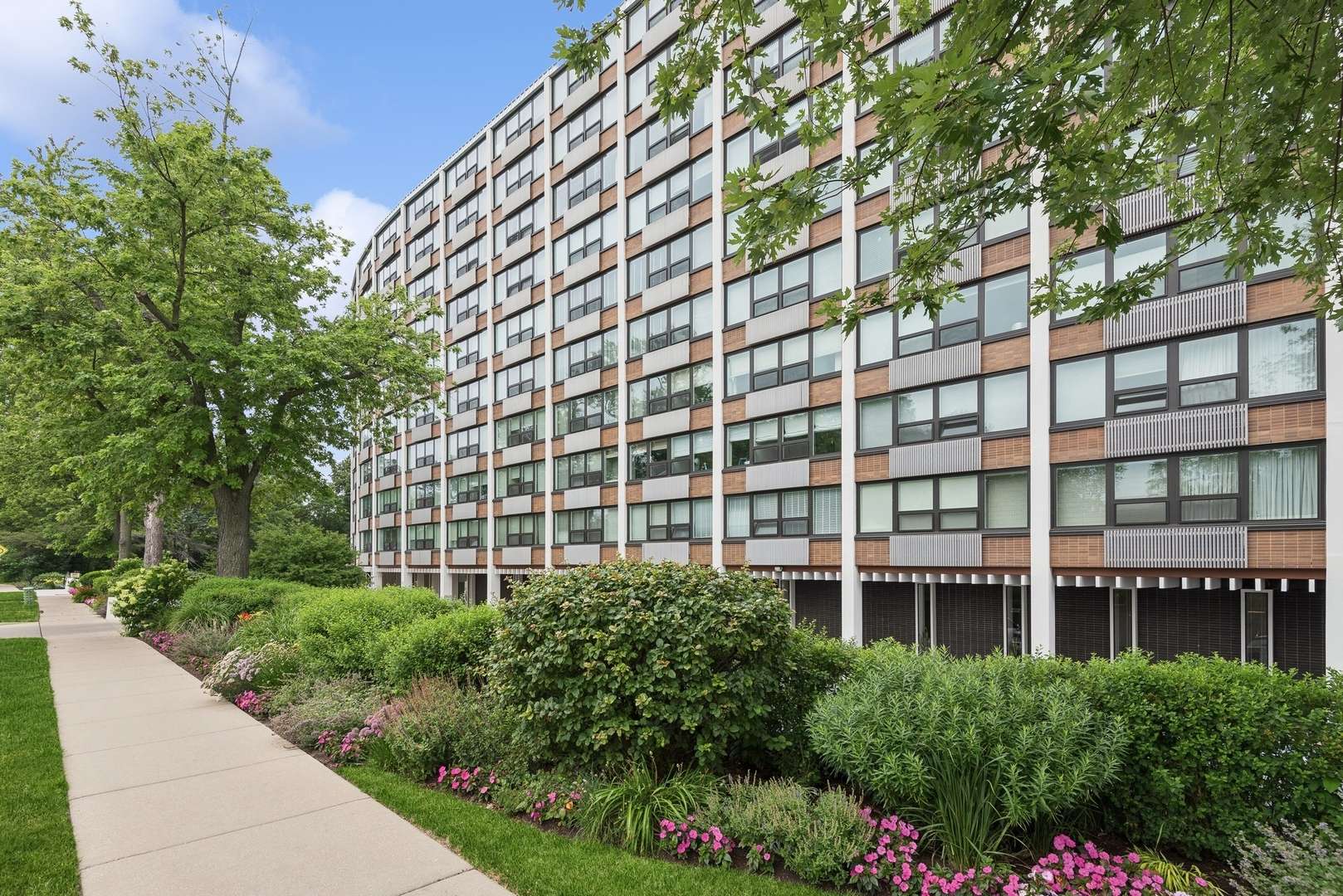 Wilmette, IL 60091,1630 Sheridan RD #4M