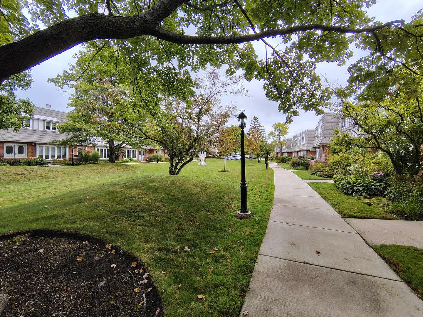 Highland Park, IL 60035,1490 Avignon CT