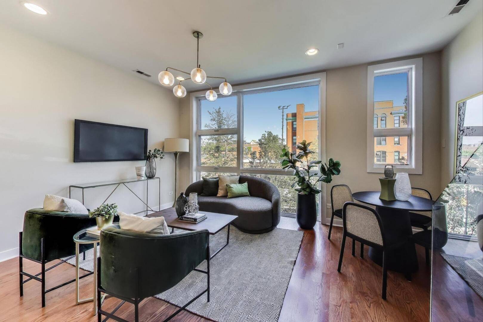 Chicago, IL 60612,2237 W Race AVE #2