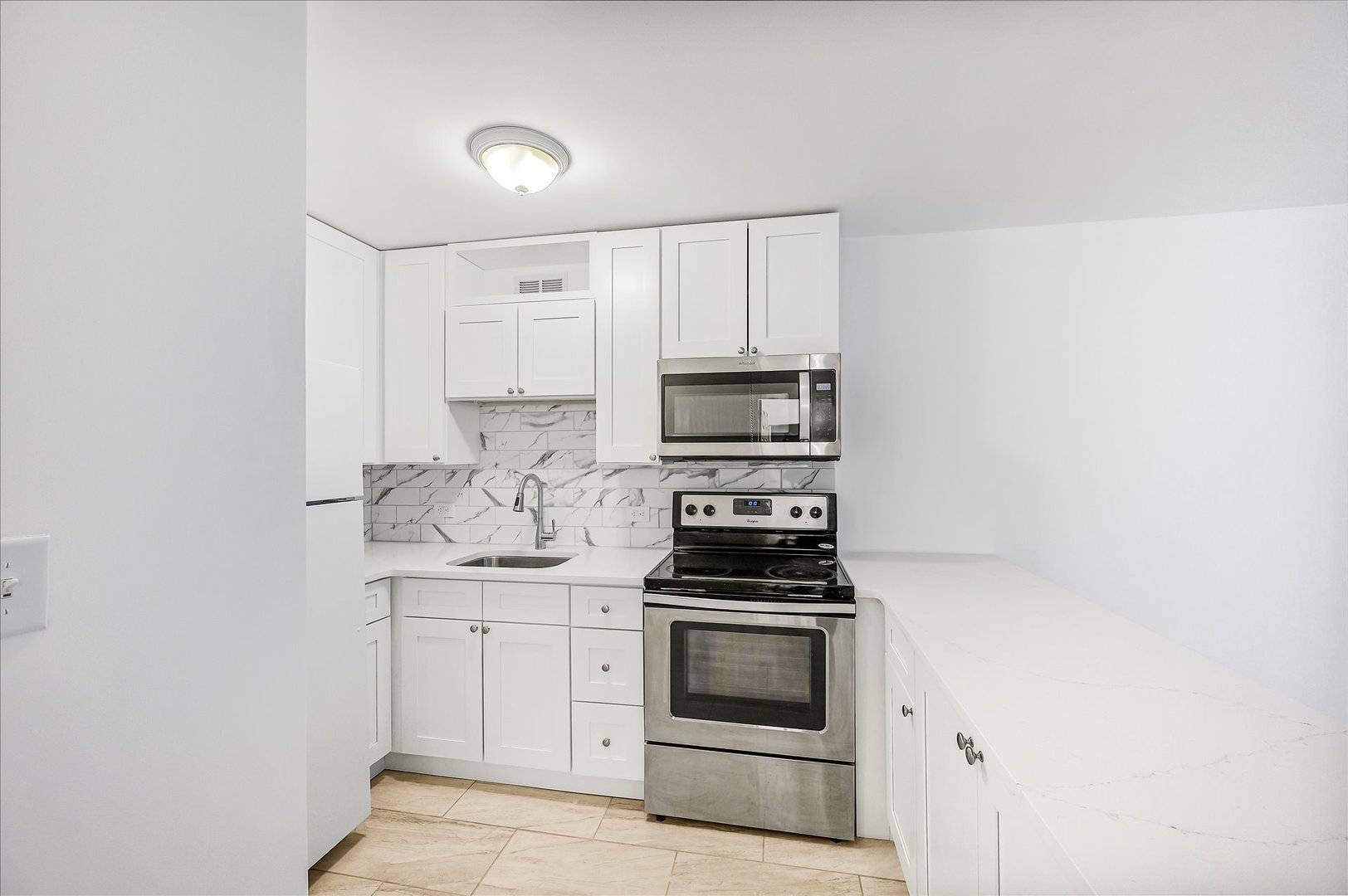 Chicago, IL 60613,4250 N Marine DR #1523