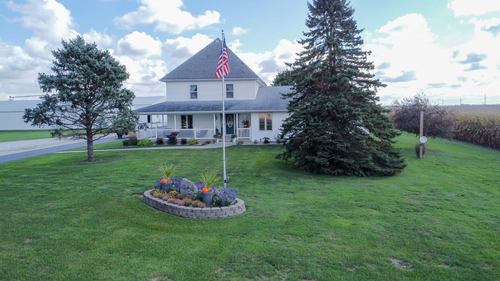 Watseka, IL 60970,1718 N 1800 RD E