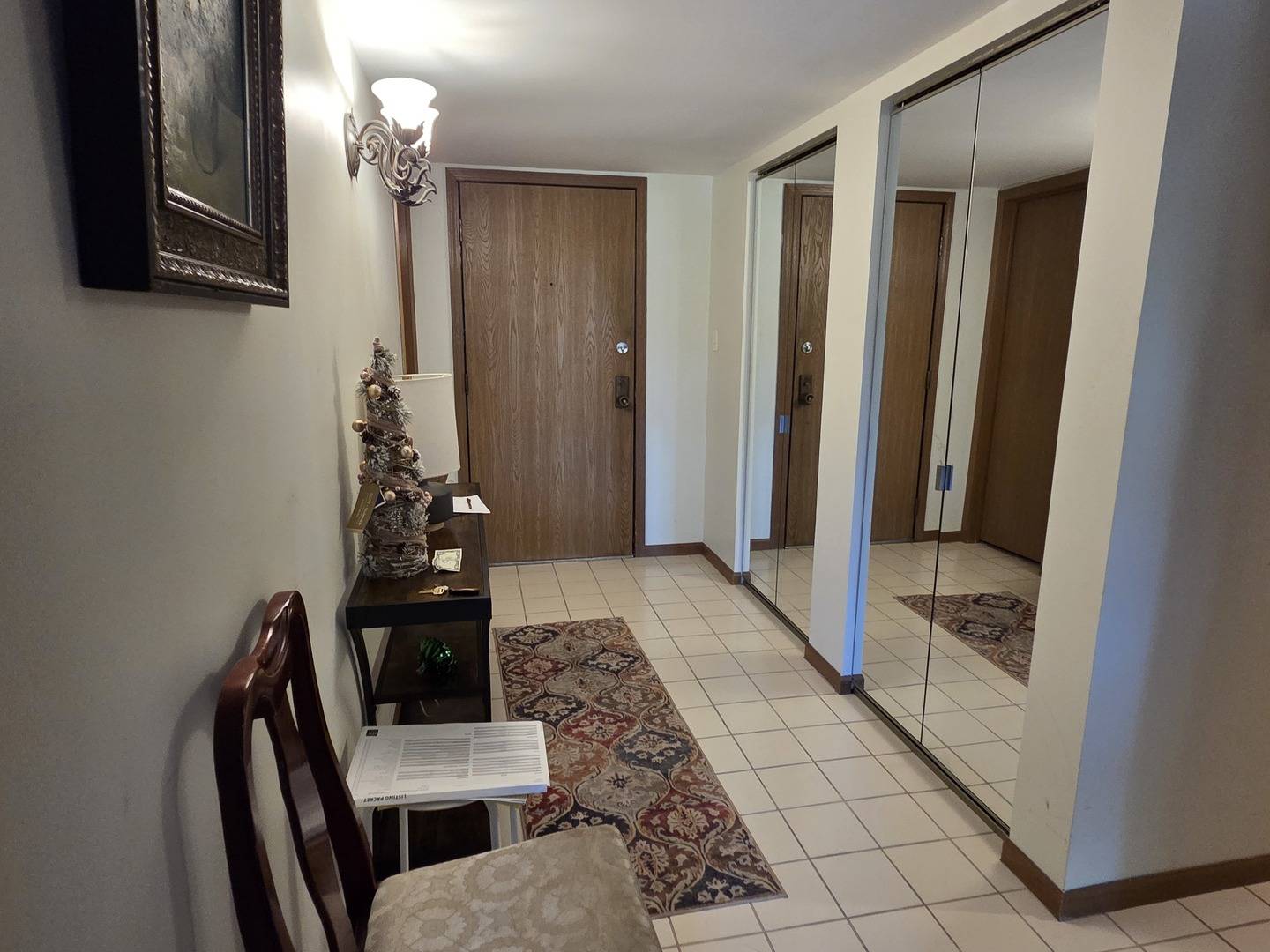 Wheeling, IL 60090,475 Plum Creek DR #206