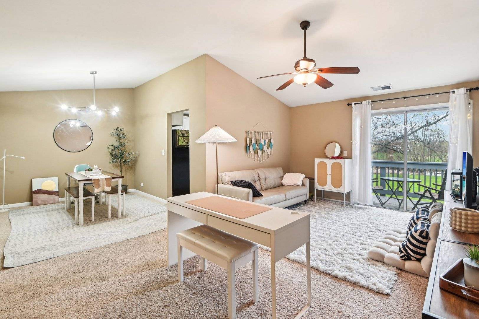 Naperville, IL 60565,221 Hampshire CT #201D