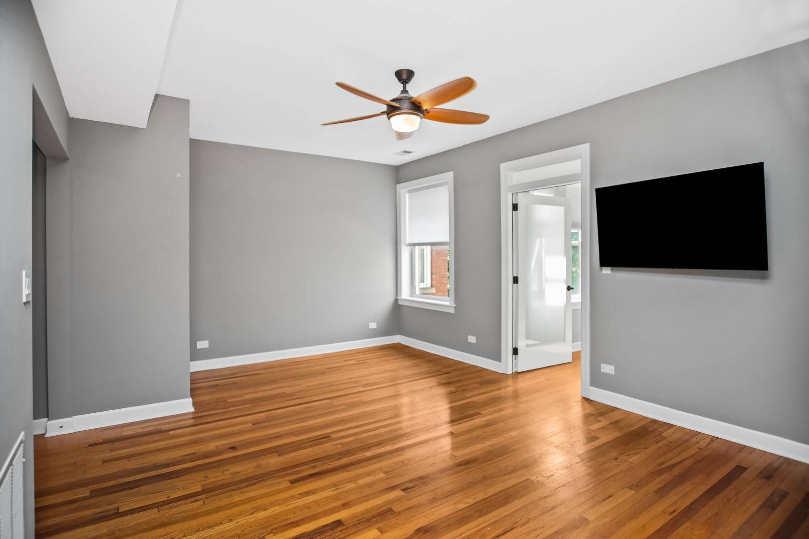 Evanston, IL 60201,1509 Maple AVE #3