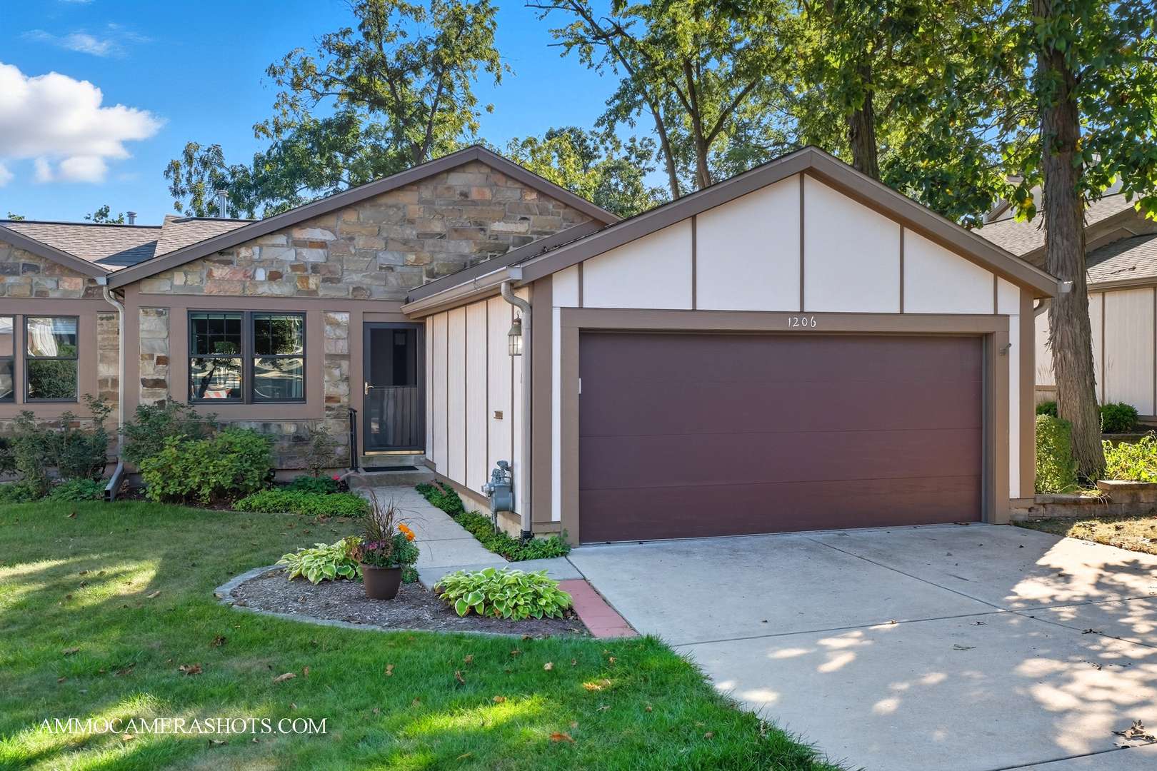 Wheaton, IL 60187,1206 Wheaton Oaks DR
