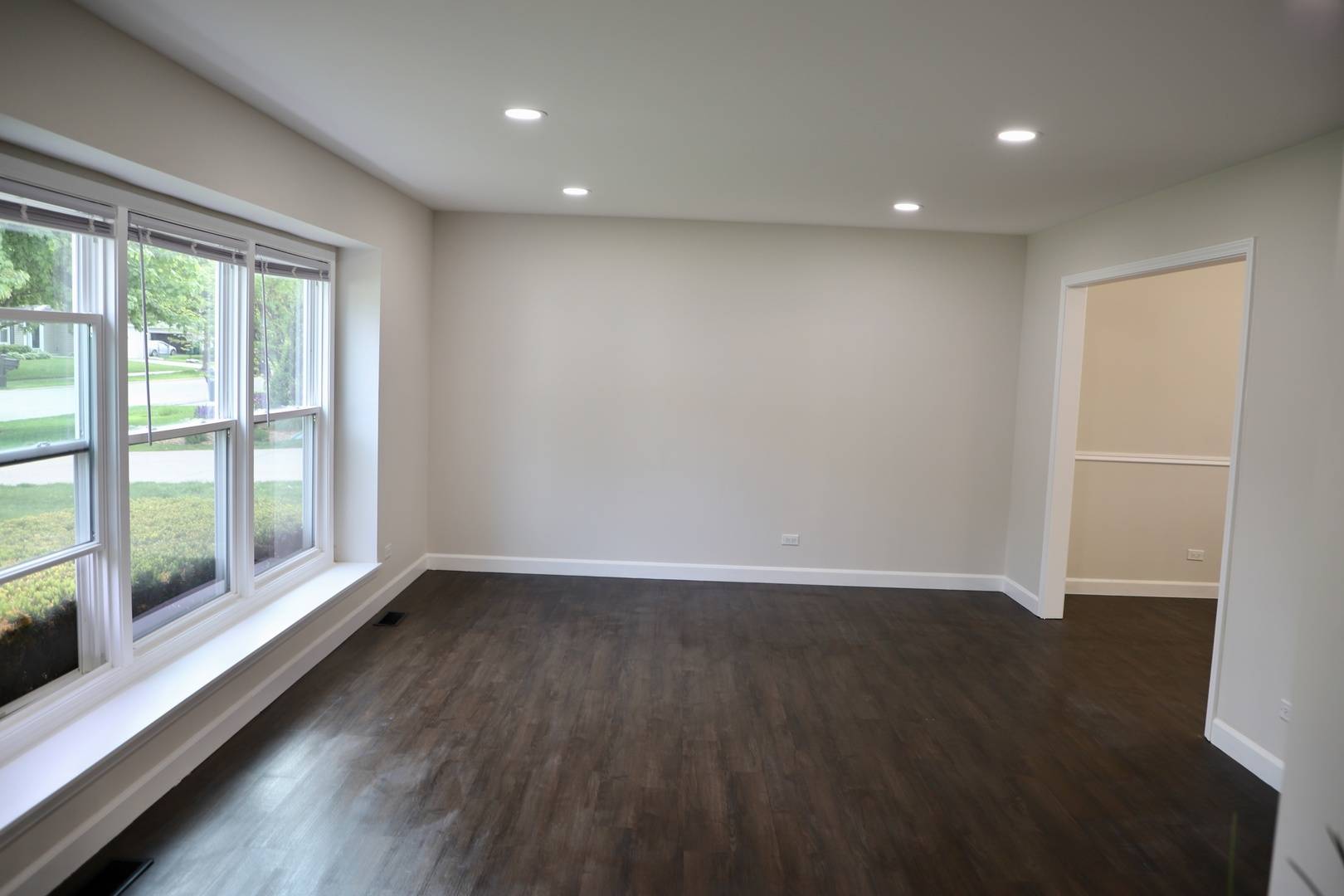 Vernon Hills, IL 60061,14 Edgewood RD