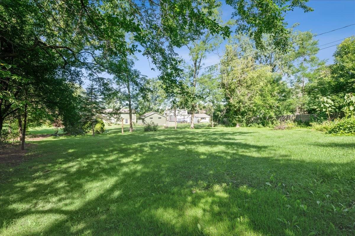 Barrington, IL 60010,1004 S Grove AVE