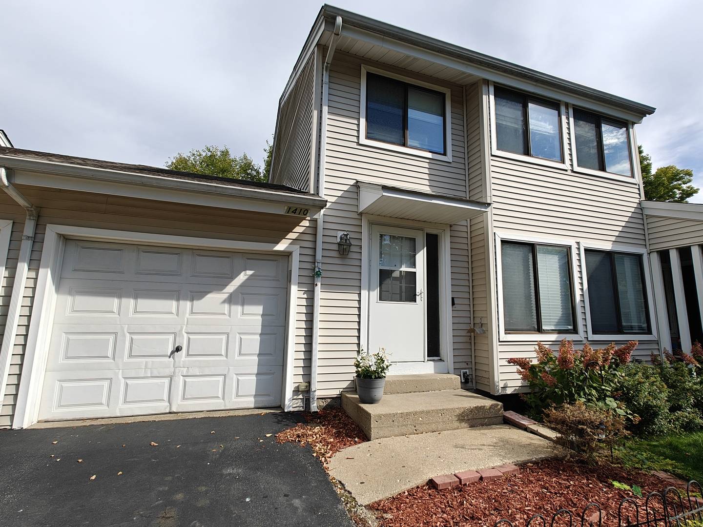 Palatine, IL 60074,1410 N Whispering Springs CIR