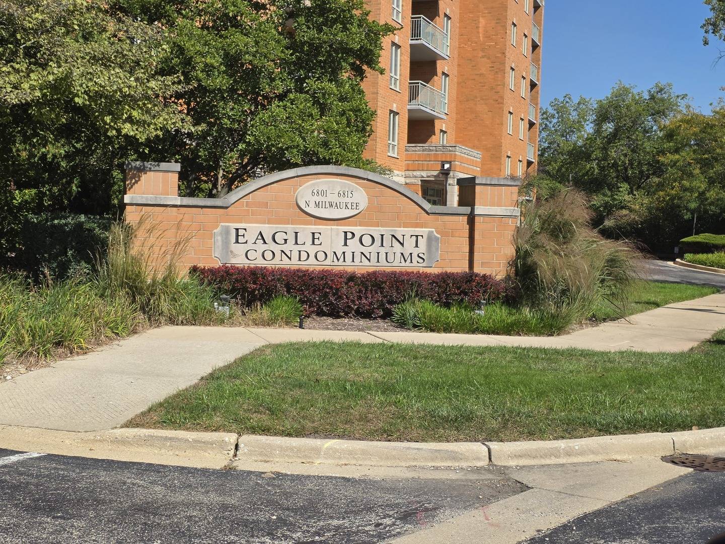 Niles, IL 60714,6815 N Milwaukee AVE #702