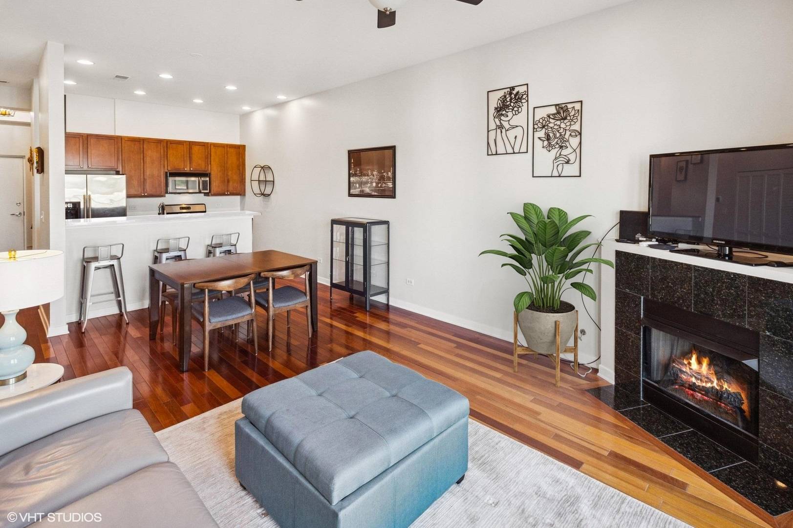 Chicago, IL 60647,3021 W Armitage AVE #404