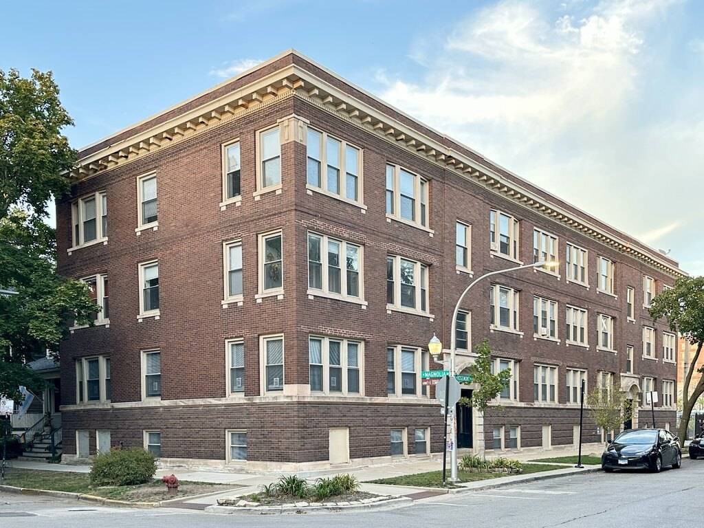 Chicago, IL 60660,1224 W Rosemont AVE #GDN