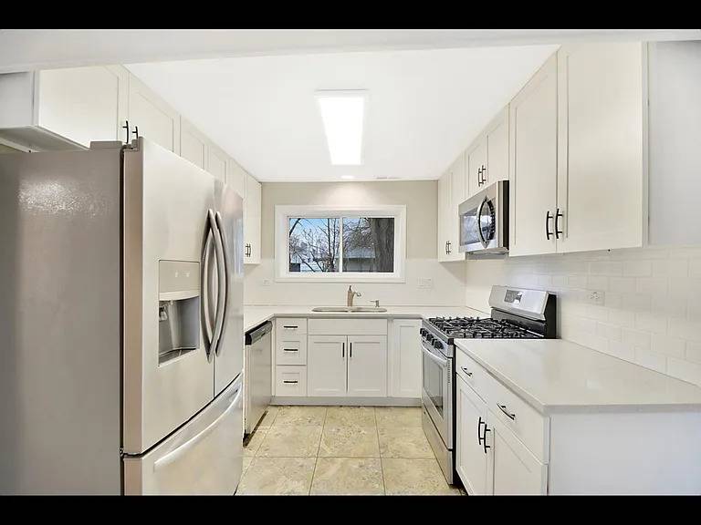 Lake Zurich, IL 60047,23519 N Field RD