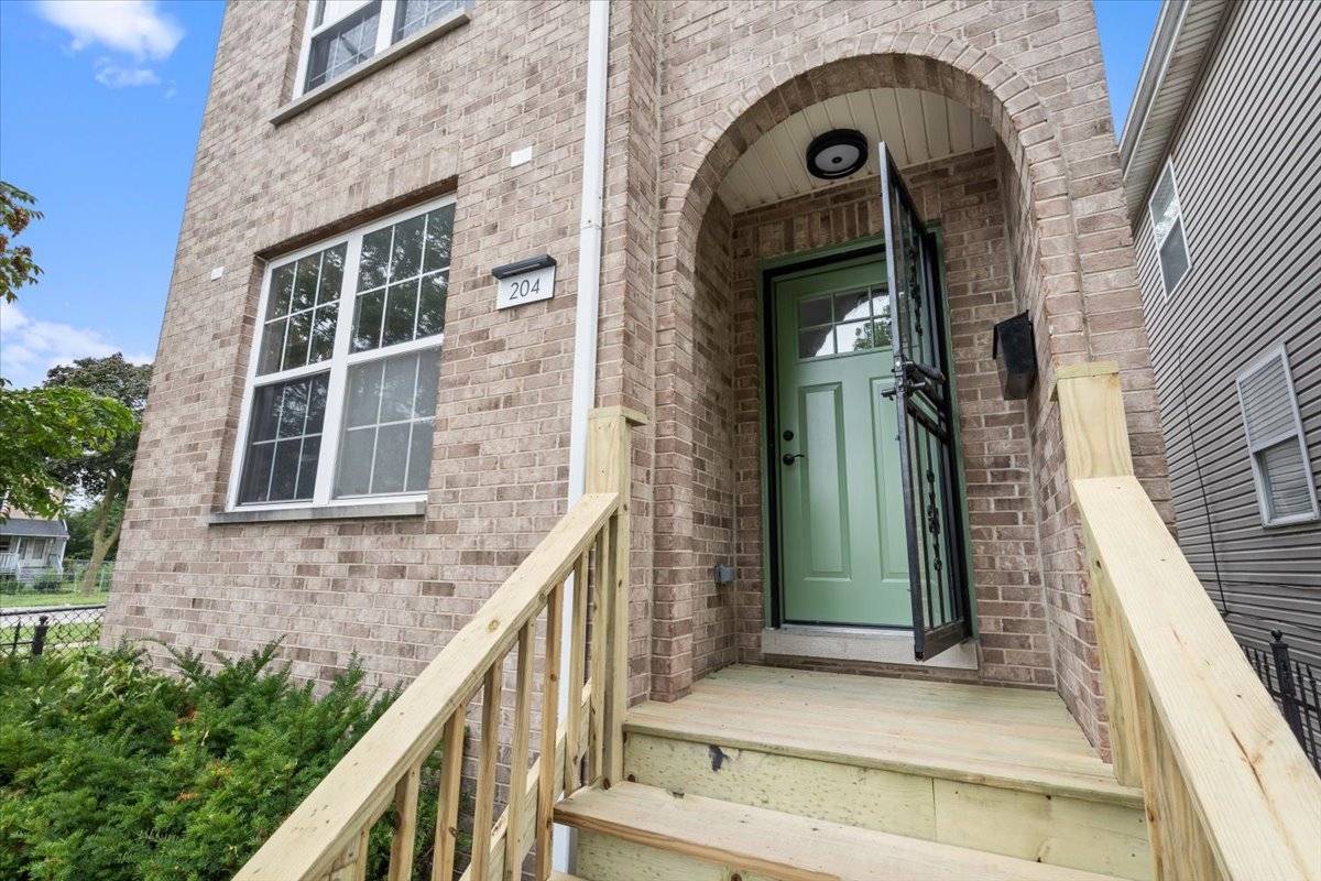 Chicago, IL 60624,204 N Keystone AVE