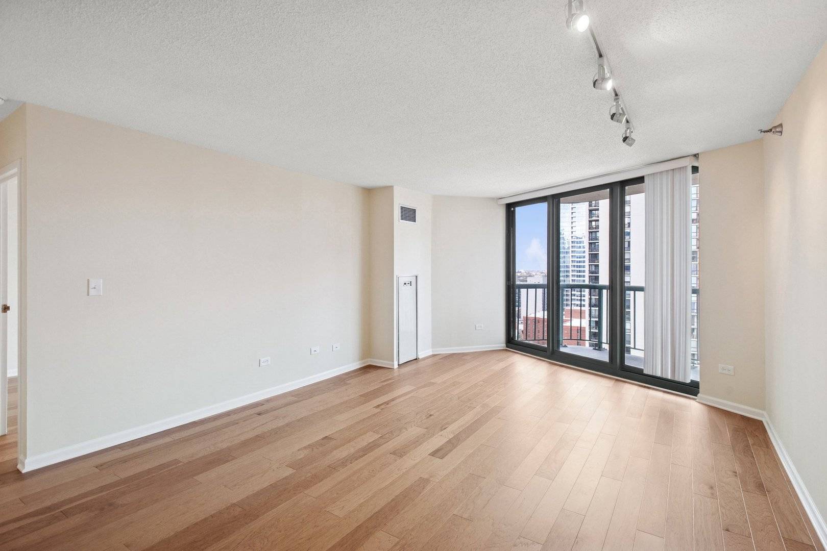 Chicago, IL 60610,111 W Maple ST #1805