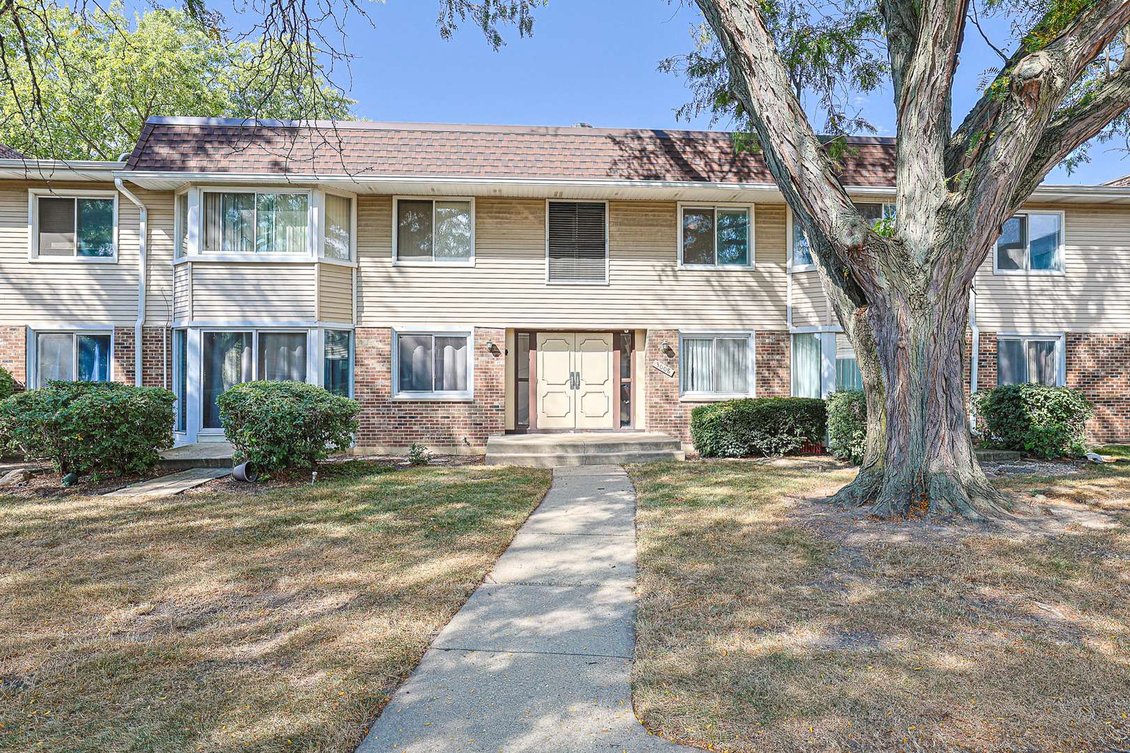 Woodridge, IL 60517,3008 Roberts DR #5