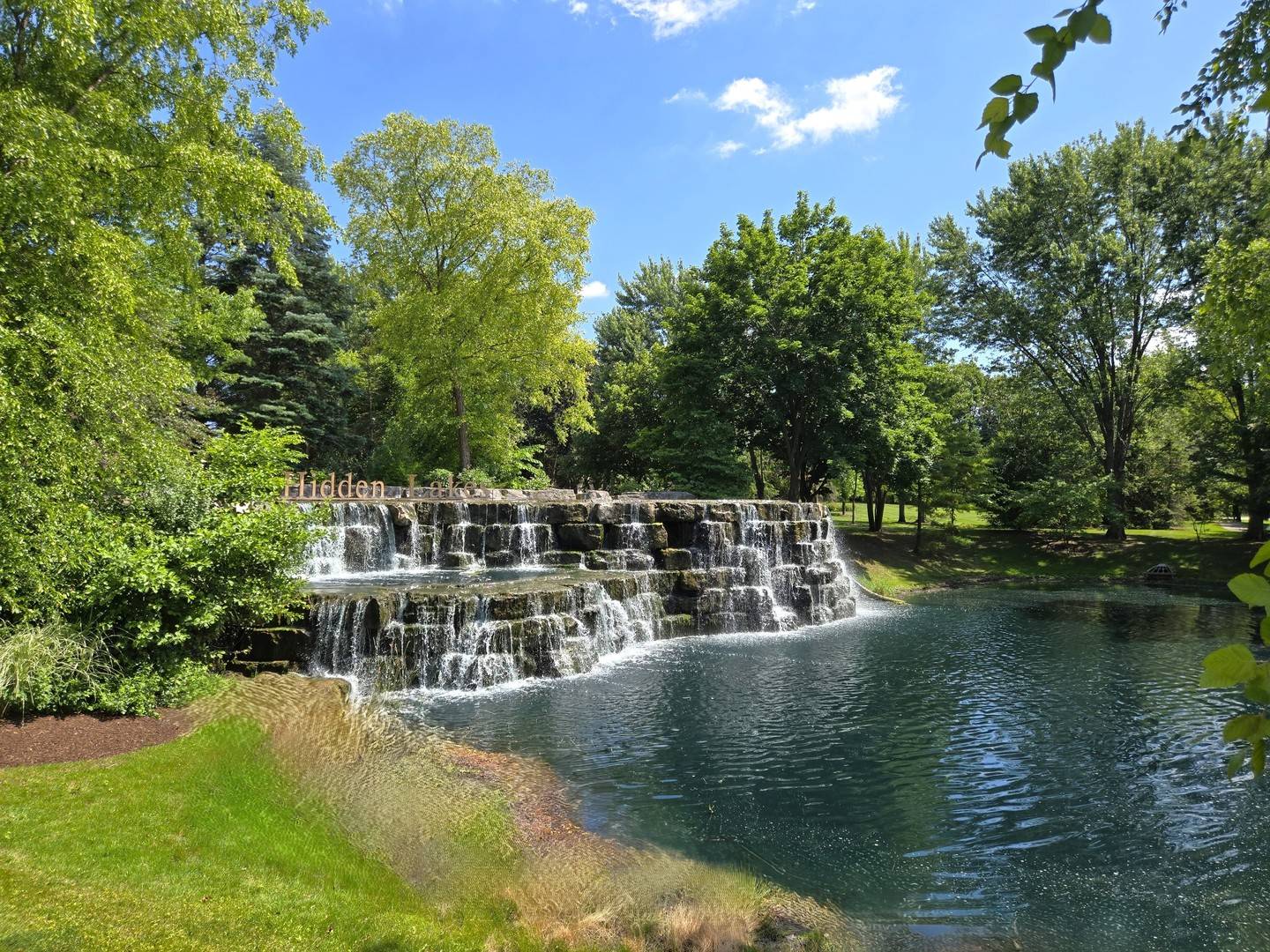 South Barrington, IL 60010,8 Brooke LN