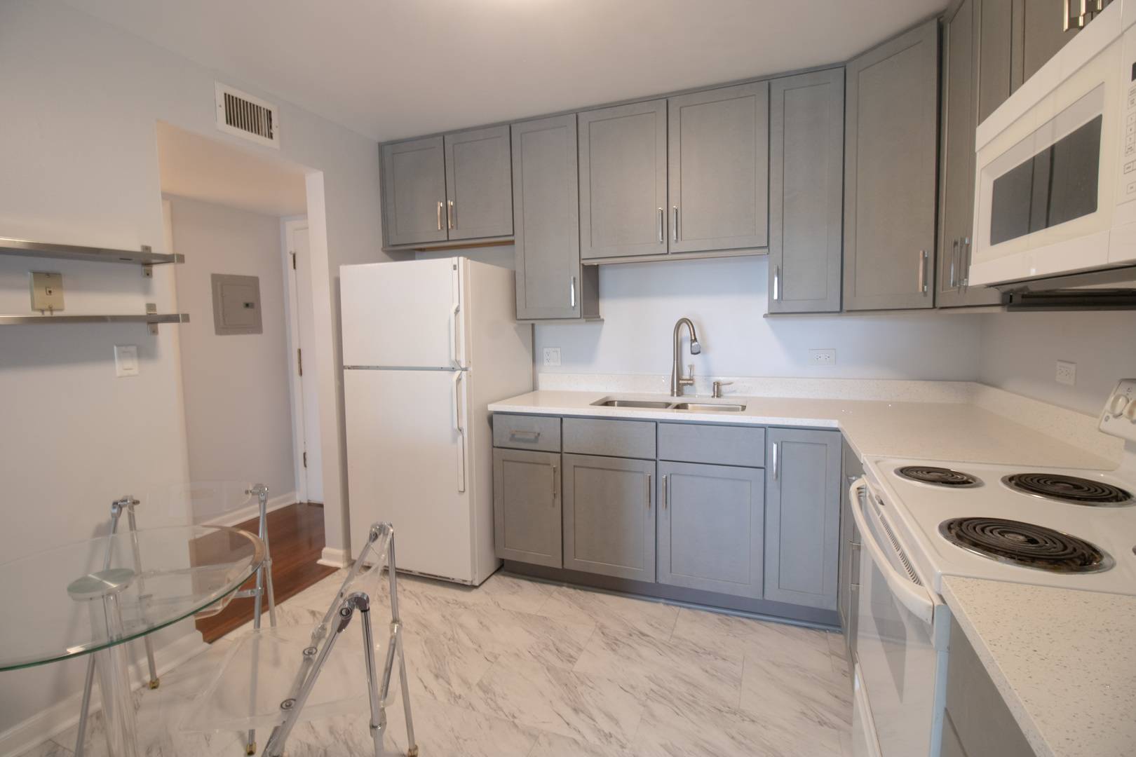 Des Plaines, IL 60016,650 Murray LN #214