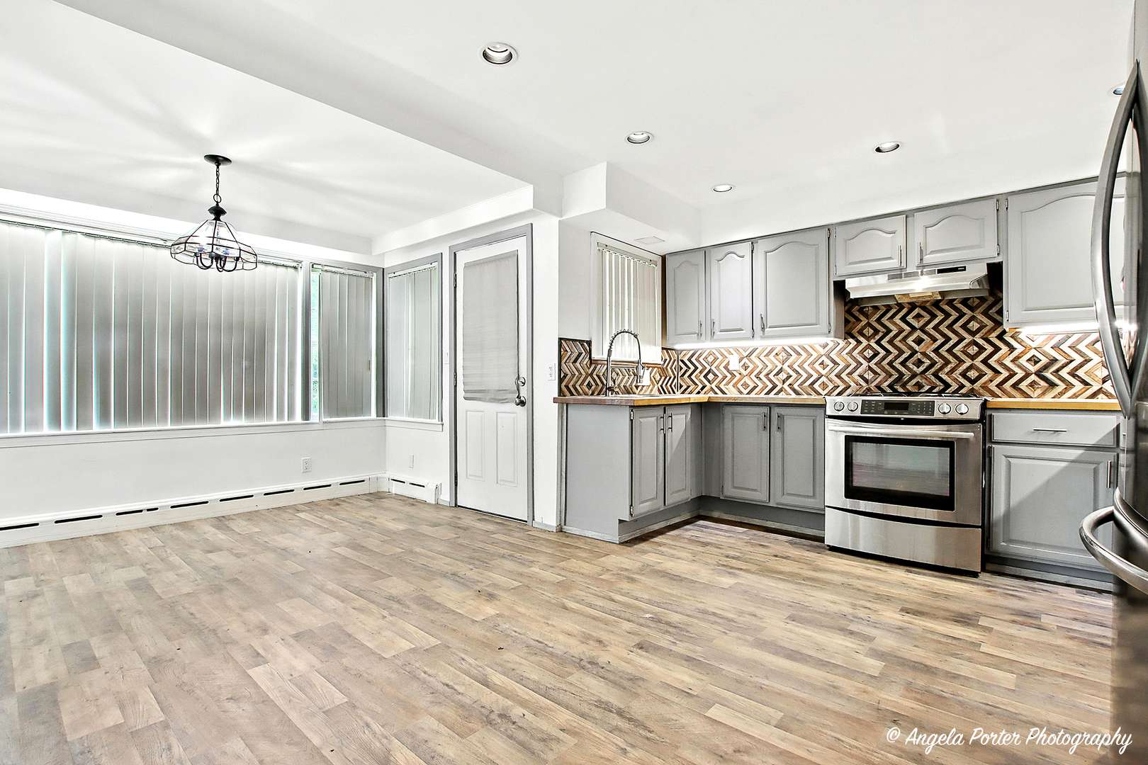 Zion, IL 60099,2100 Edina BLVD