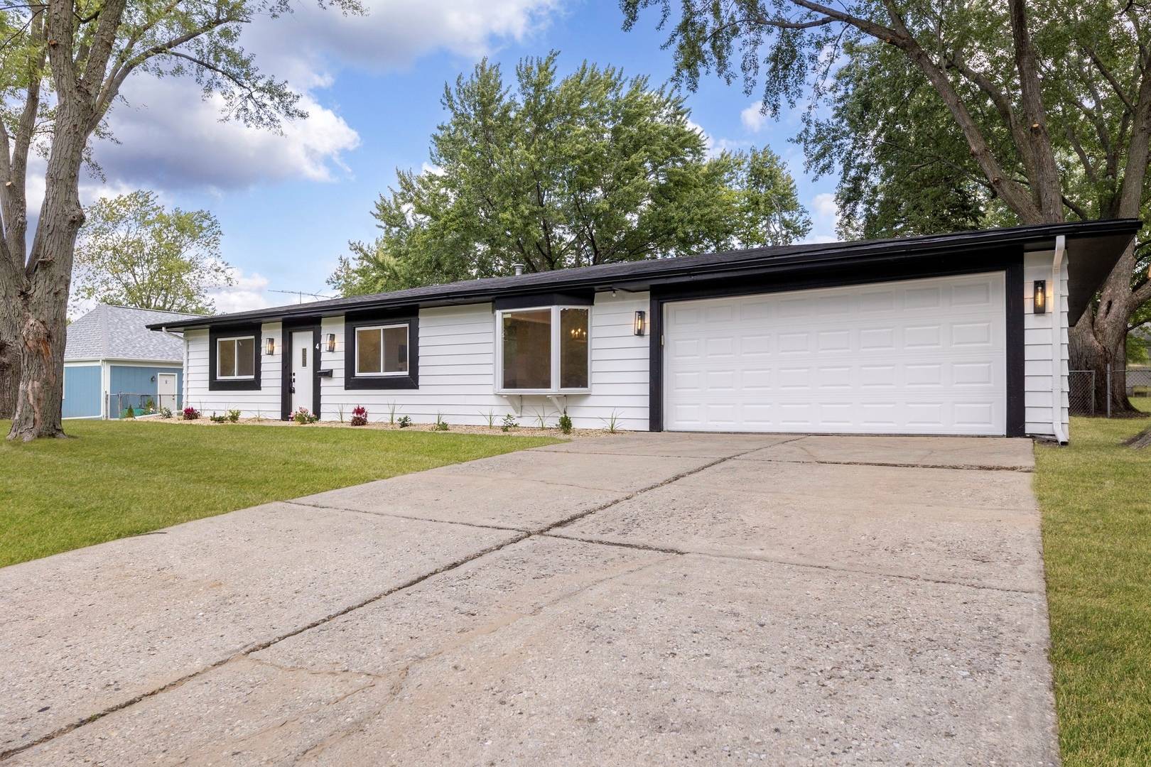 Montgomery, IL 60538,4 Circle CT