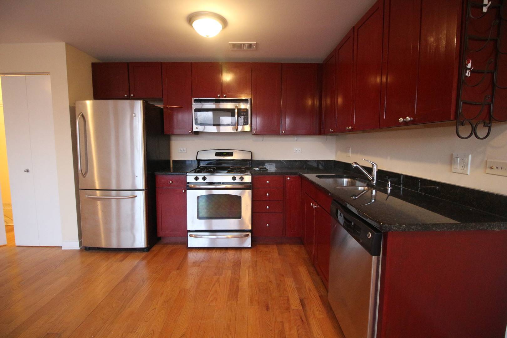 Chicago, IL 60659,2501 W Bryn Mawr AVE #201