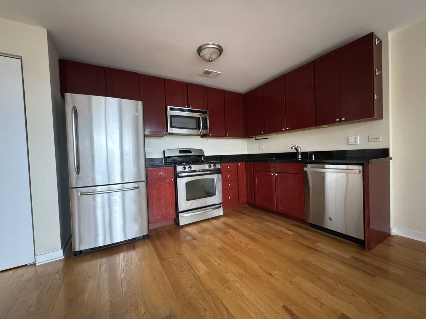 Chicago, IL 60659,2501 W Bryn Mawr AVE #201