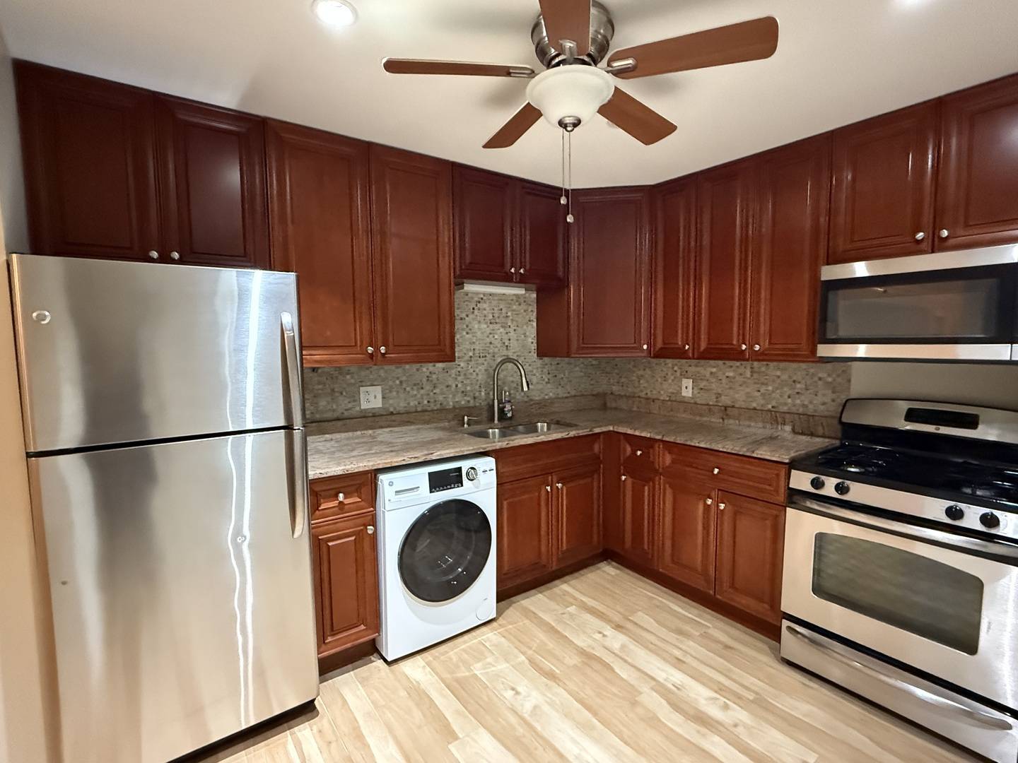 Clarendon Hills, IL 60514,531 Carlysle DR #9