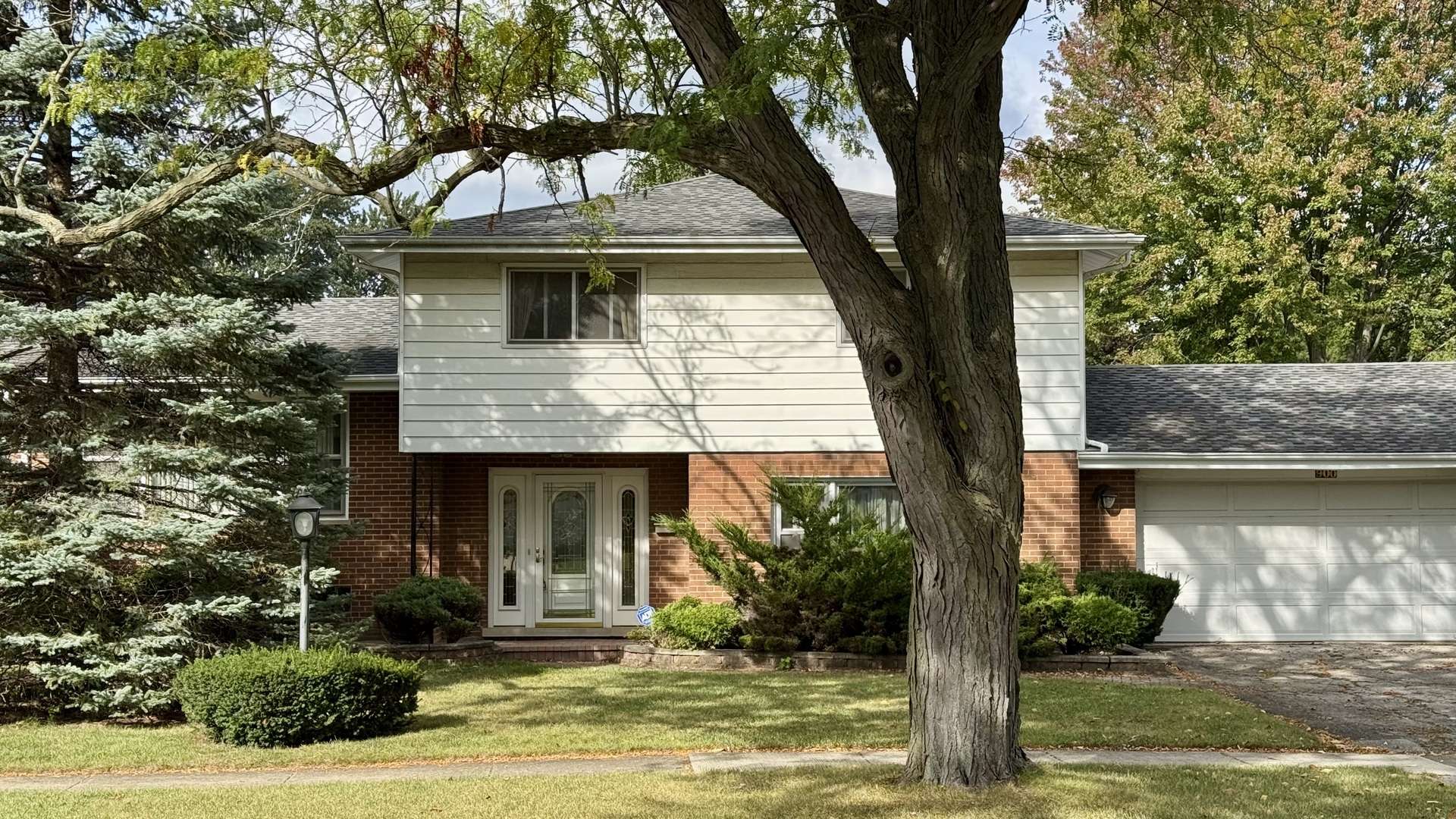 Mount Prospect, IL 60056,900 E Golfview DR