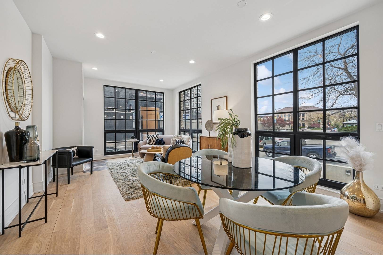 Chicago, IL 60614,327 W Armitage AVE #1