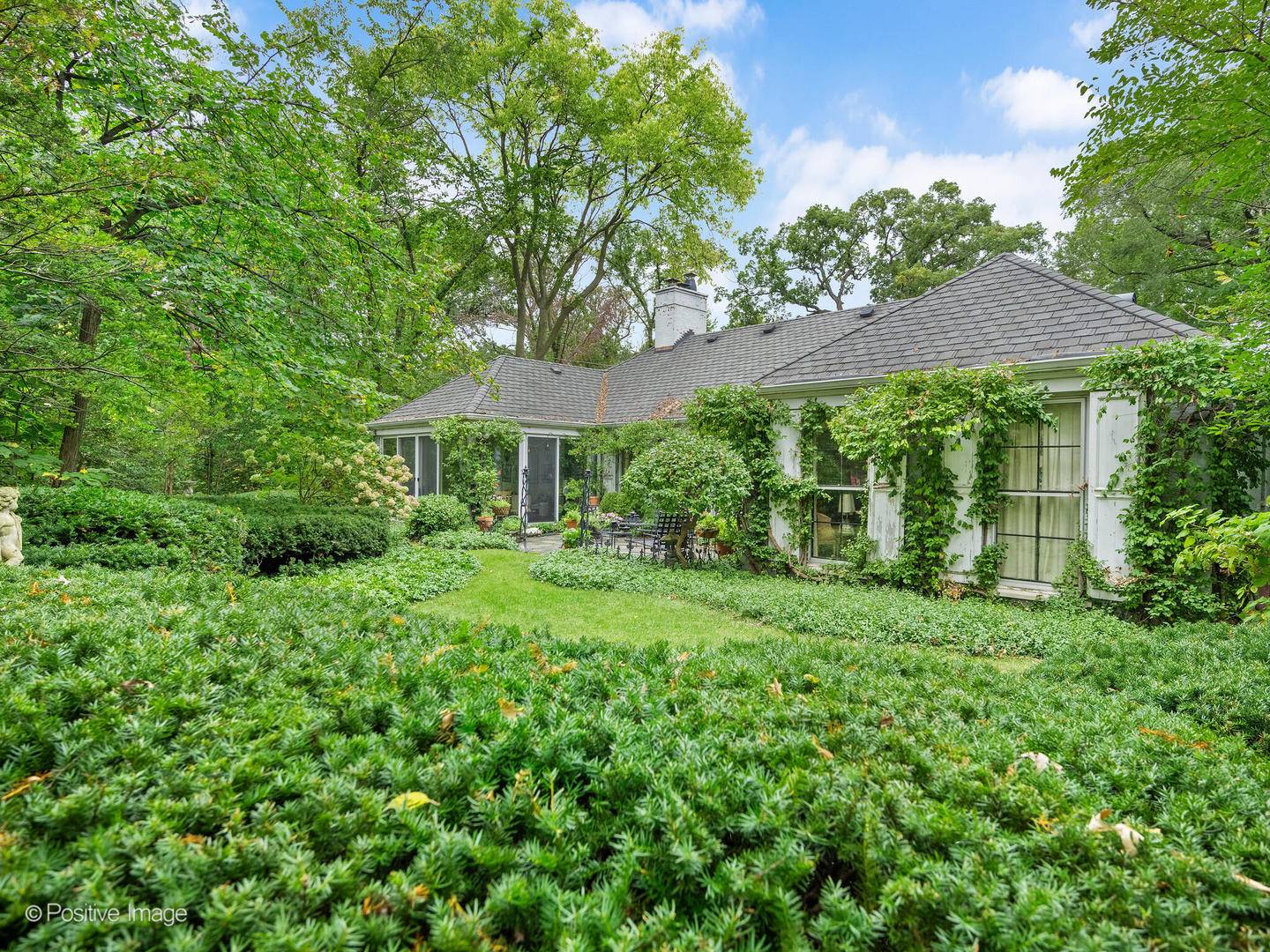 Hinsdale, IL 60521,704 Bittersweet LN