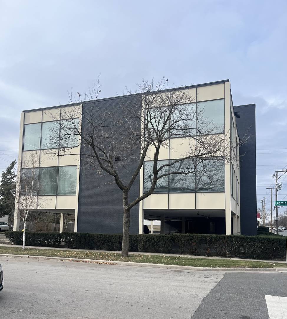 Skokie, IL 60077,5135 Golf RD