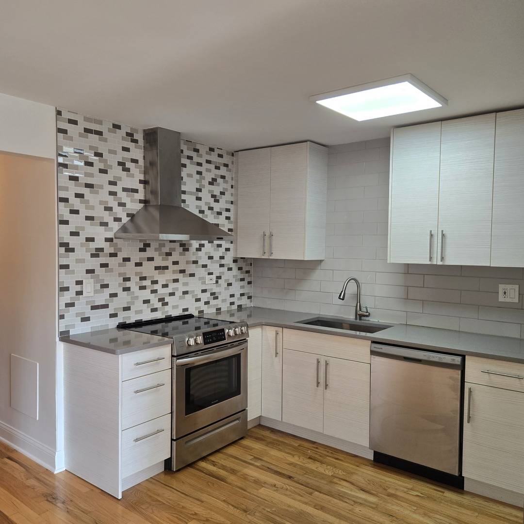 Park Ridge, IL 60068,1817 W TOUHY AVE #2E