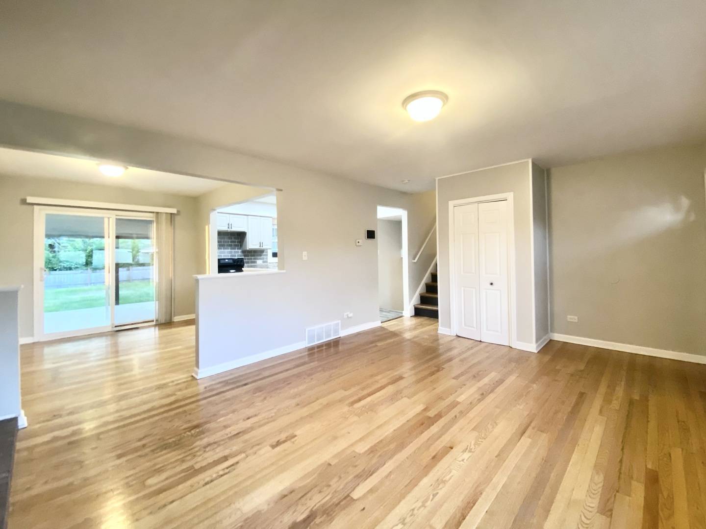 South Holland, IL 60473,112 E 160th PL