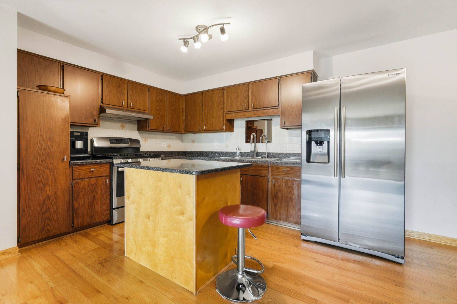 Chicago, IL 60630,4702 N Austin AVE #302