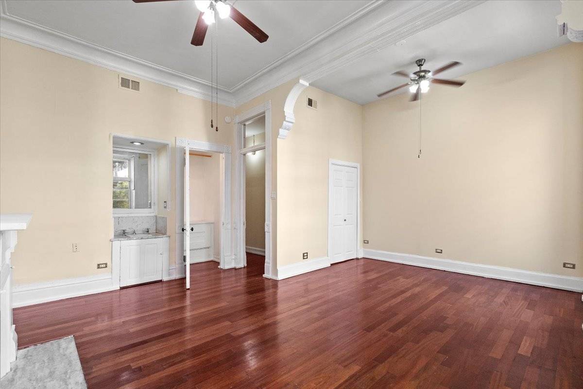 Chicago, IL 60607,229 S Racine AVE #2