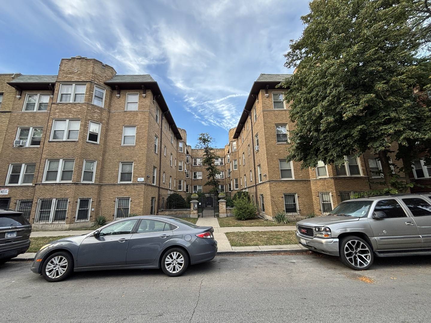 Chicago, IL 60649,2212 E 70th ST #3A