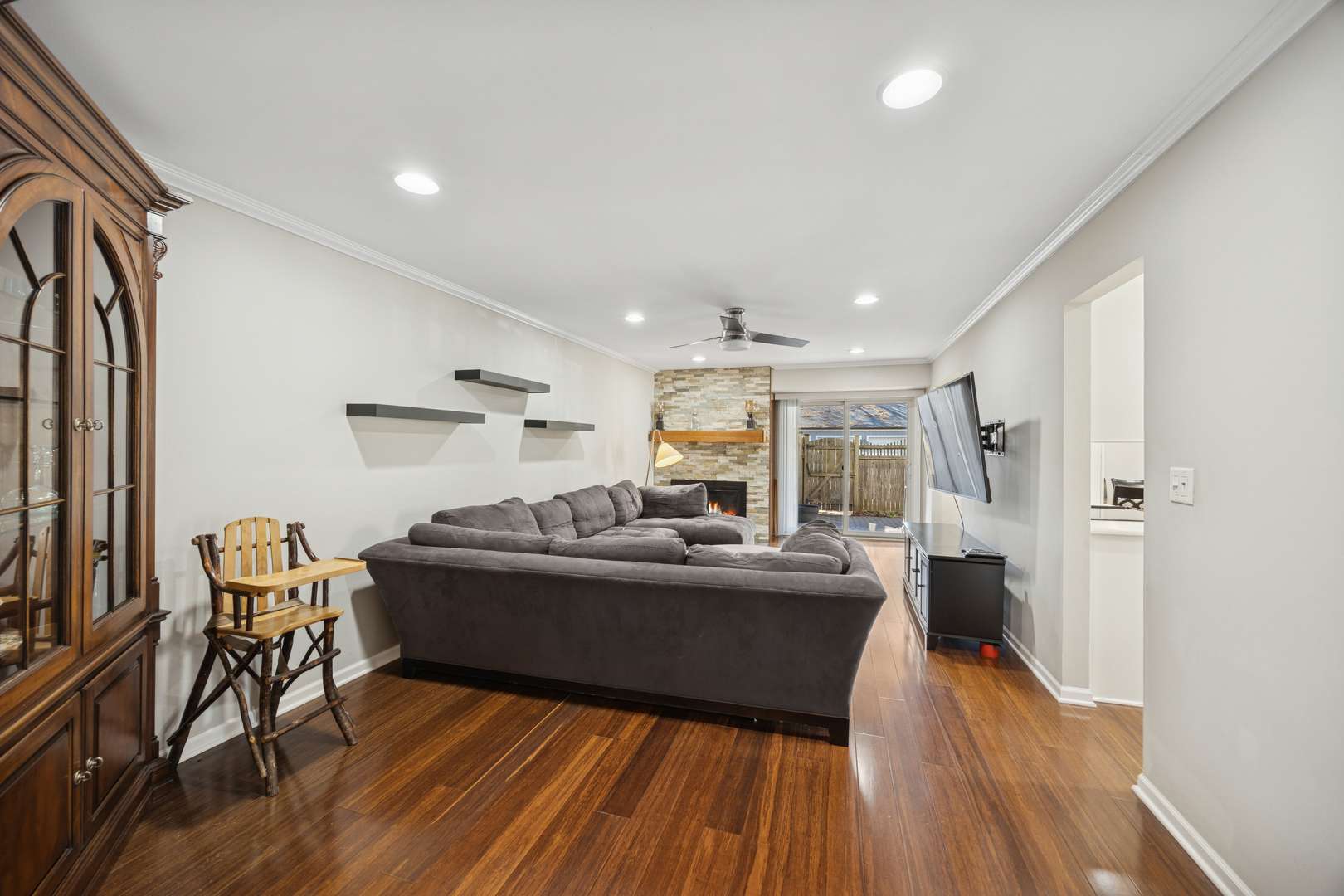 Wheaton, IL 60189,1521 S County Farm RD #1-1