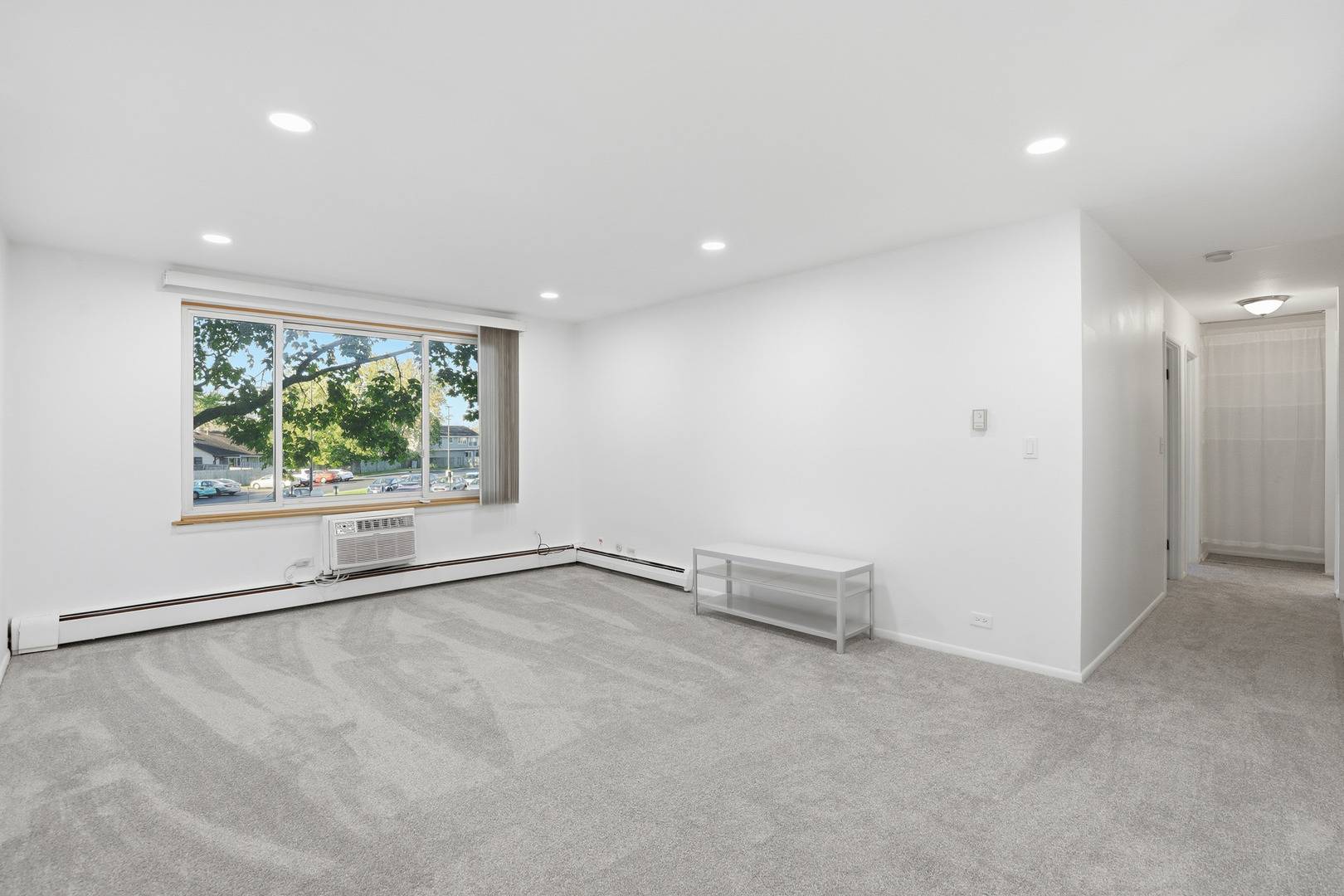 Hoffman Estates, IL 60169,1375 Rebecca DR #213