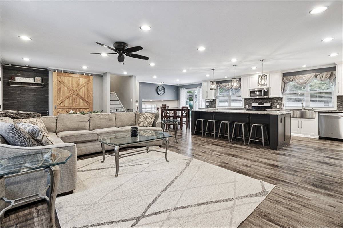 Shorewood, IL 60404,605 Edgebrook DR